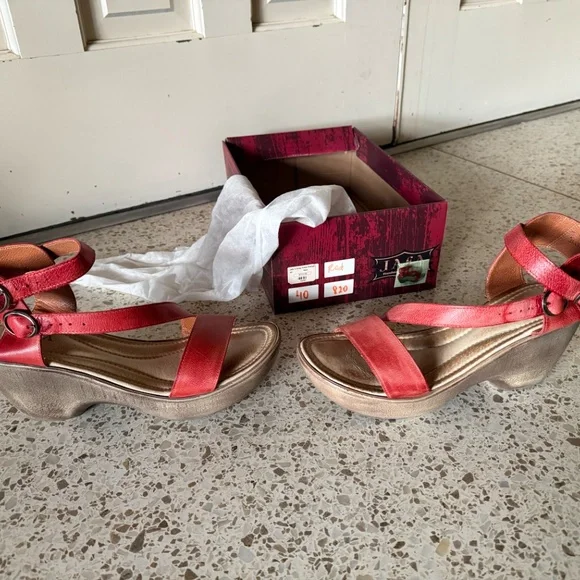 The Jafa 3-Strap Ankle Wedge Sandal in Red. Leather uppers - Picture 9 of 12